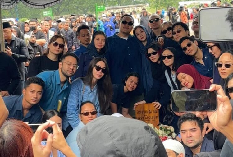 Pesan Adik Vidi Aldiano di Pemakaman
