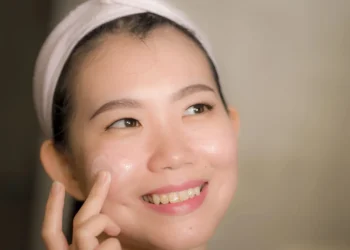 Ritual Kecantikan Minimalis Makin Diminati, Ini Alasan Tren Skinimalism Terus Populer