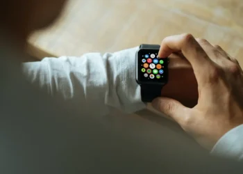 Smartwatch dan AI untuk Deteksi Gejala Penyakit, Seberapa Akurat Teknologi Ini?