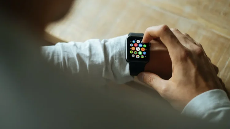 Smartwatch dan AI untuk Deteksi Gejala Penyakit, Seberapa Akurat Teknologi Ini?