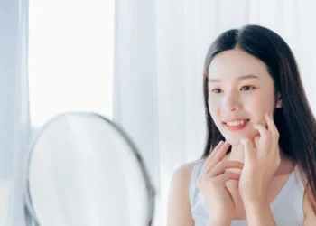 Sunscreen di Dalam Ruangan Tetap Wajib Dipakai, Ini Alasan Penting untuk Melindungi Kulit Setiap Hari